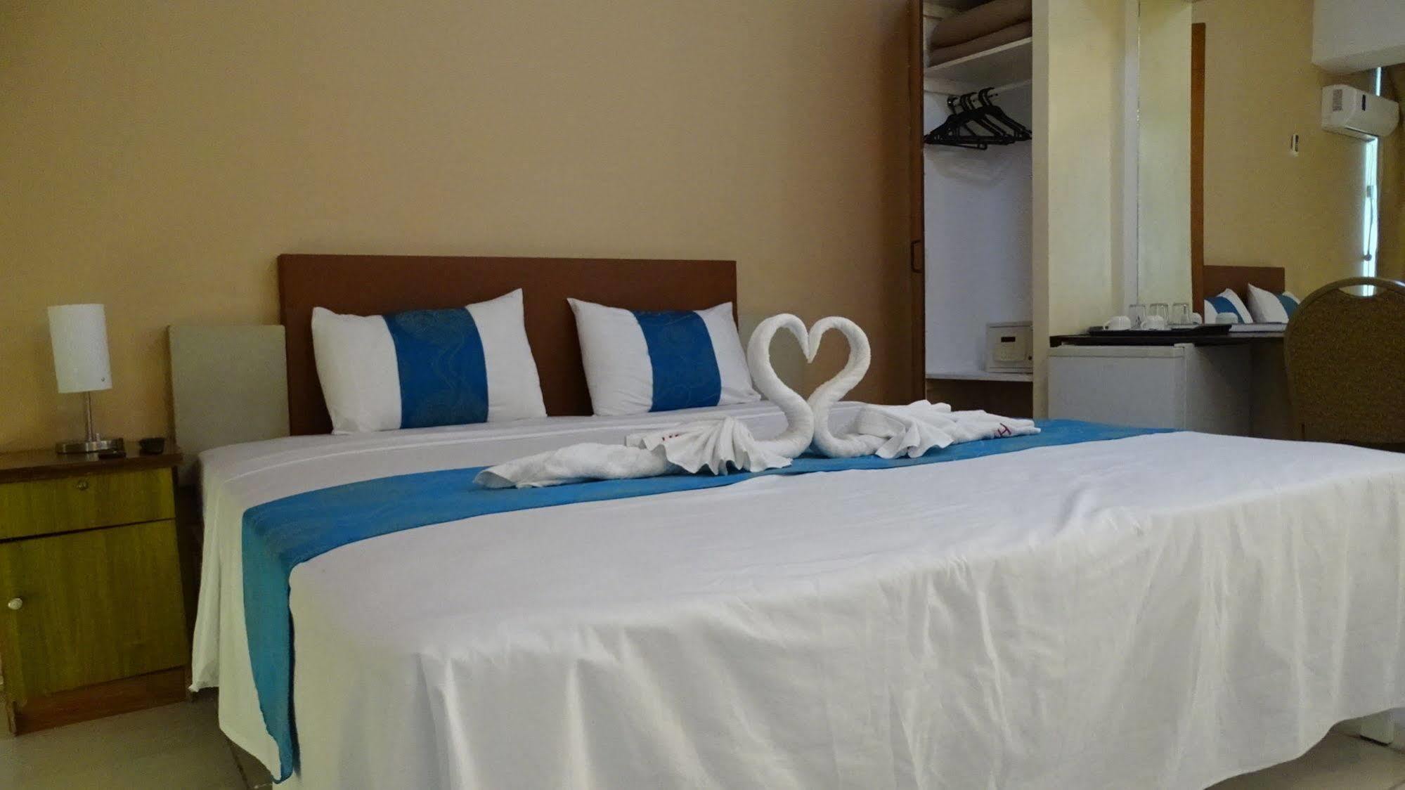 Hypertek Hotel Grand Baie Extérieur photo